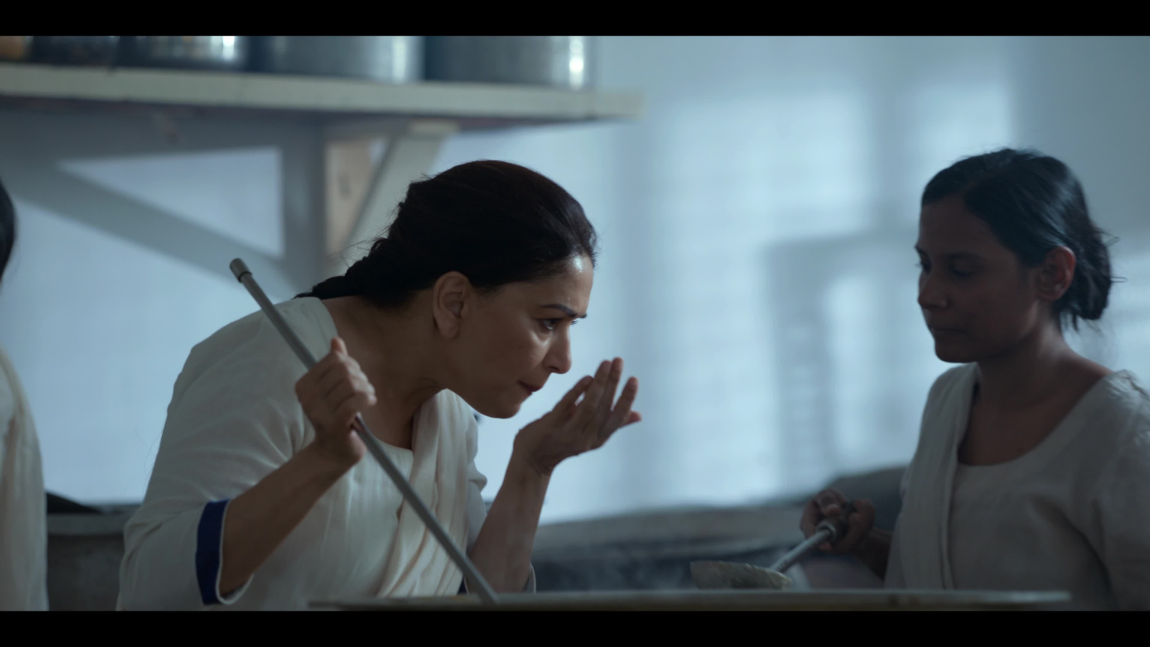 Screenshot of Mrs Deshpande  S01 Epi 1-6 Completed (2025) &mdash; S01 &bull; Hindi on MovieLinkBD